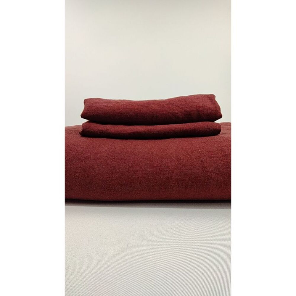Queen Quince Rich Burgundy Bedding Set